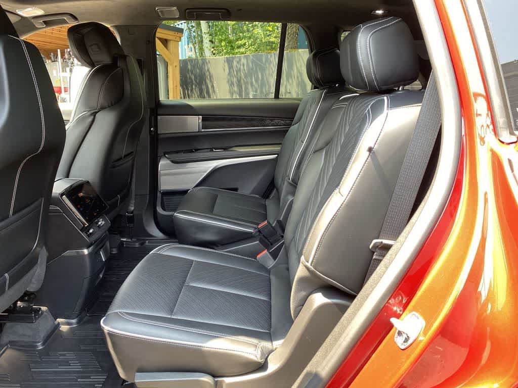 Certified 2026 Cadillac Vistiq Premium Luxury w/ LPO, Floor Liner Package AWD/4WD image 17