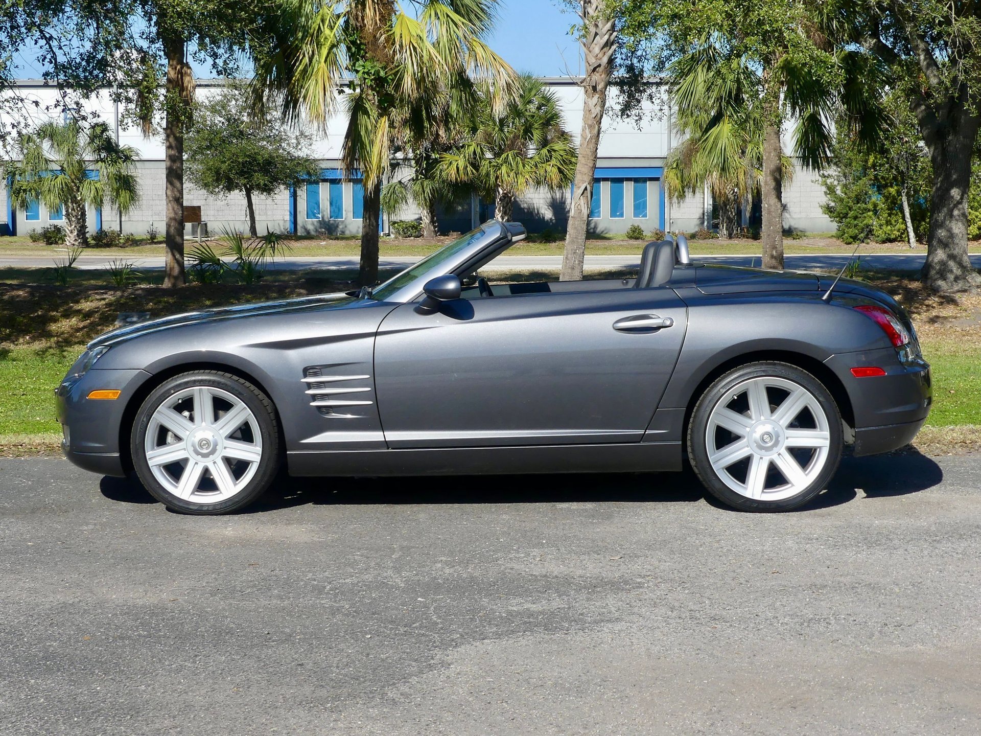 Used 2005 Chrysler Crossfire Limited image 13