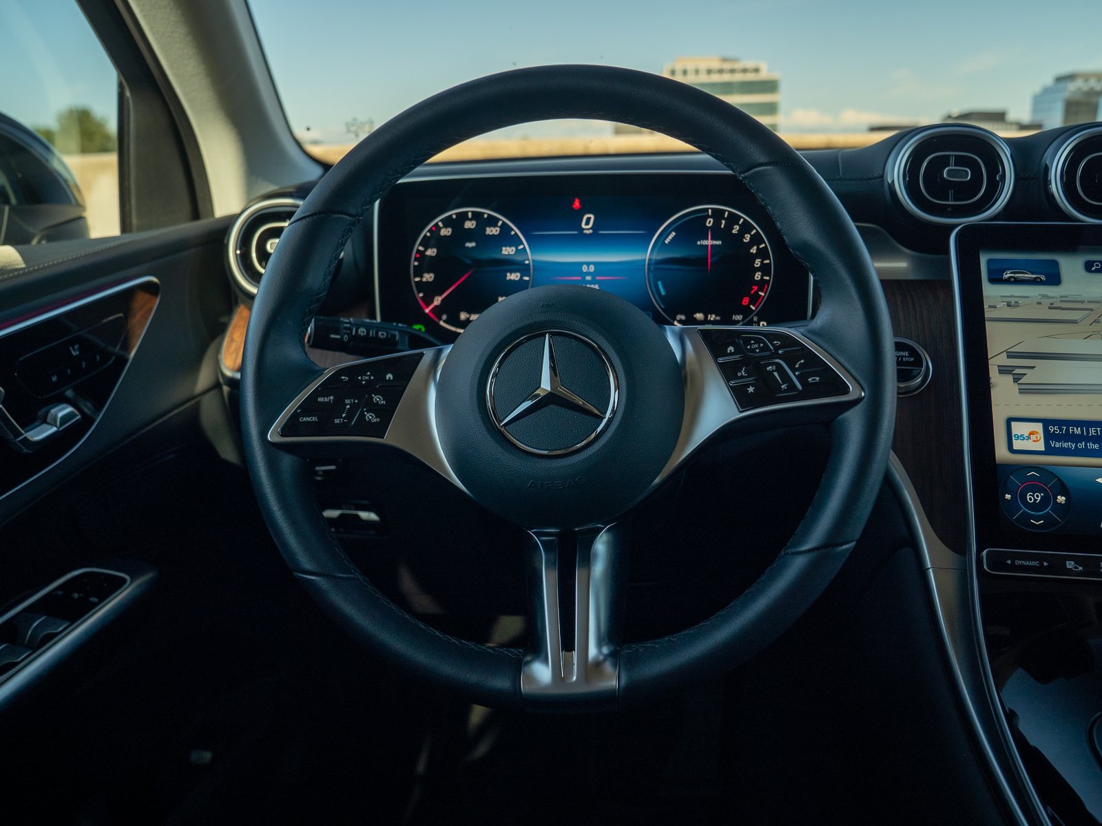 Certified 2025 Mercedes-Benz GLC 350e 4MATIC image 22