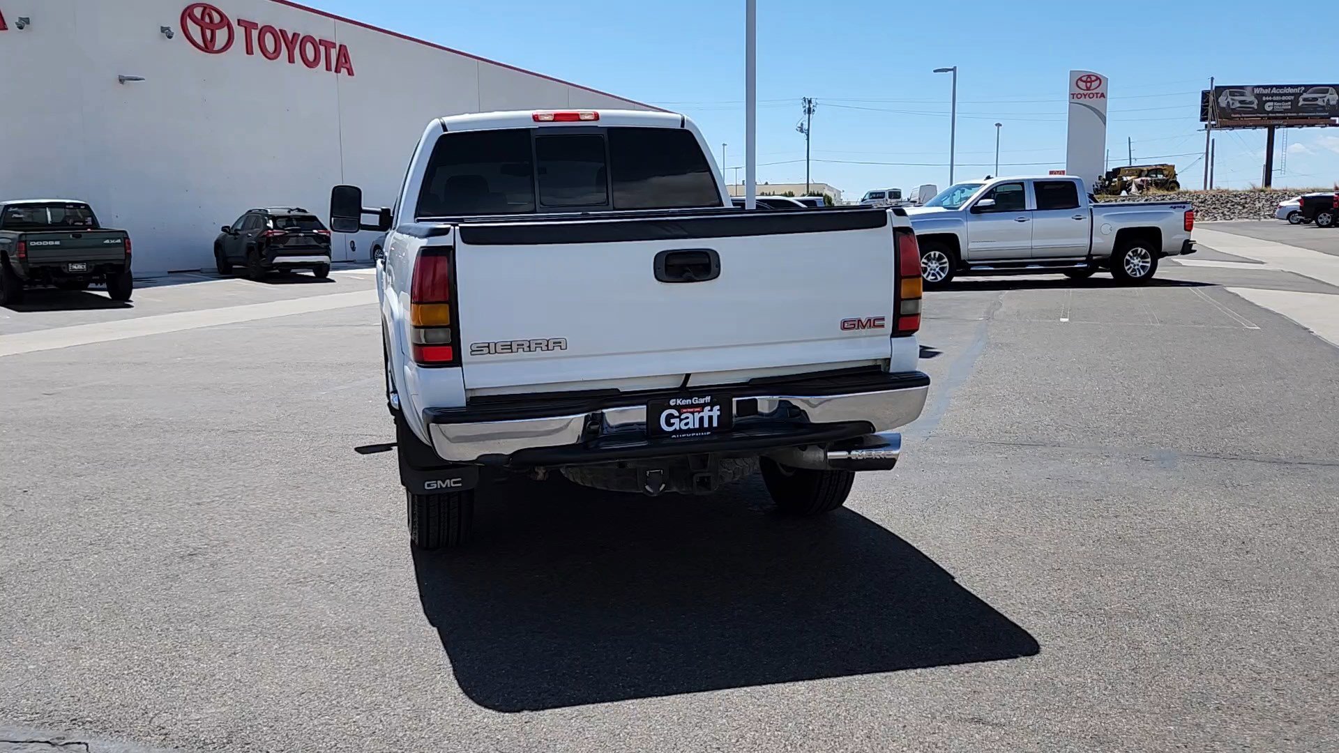 Used 2005 GMC Sierra 2500 SLT w/ Heavy-Duty Power Package AWD/4WD image 3