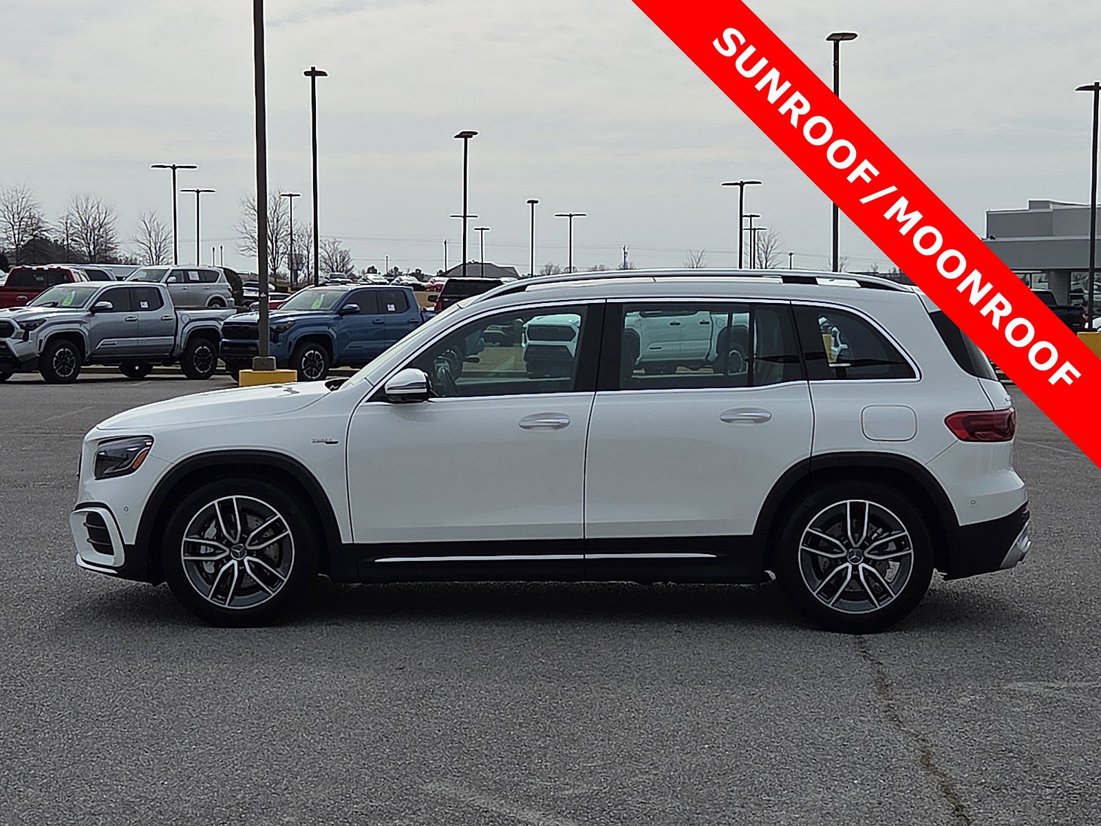 Used 2025 Mercedes-Benz GLB 35 AMG 4MATIC image 3