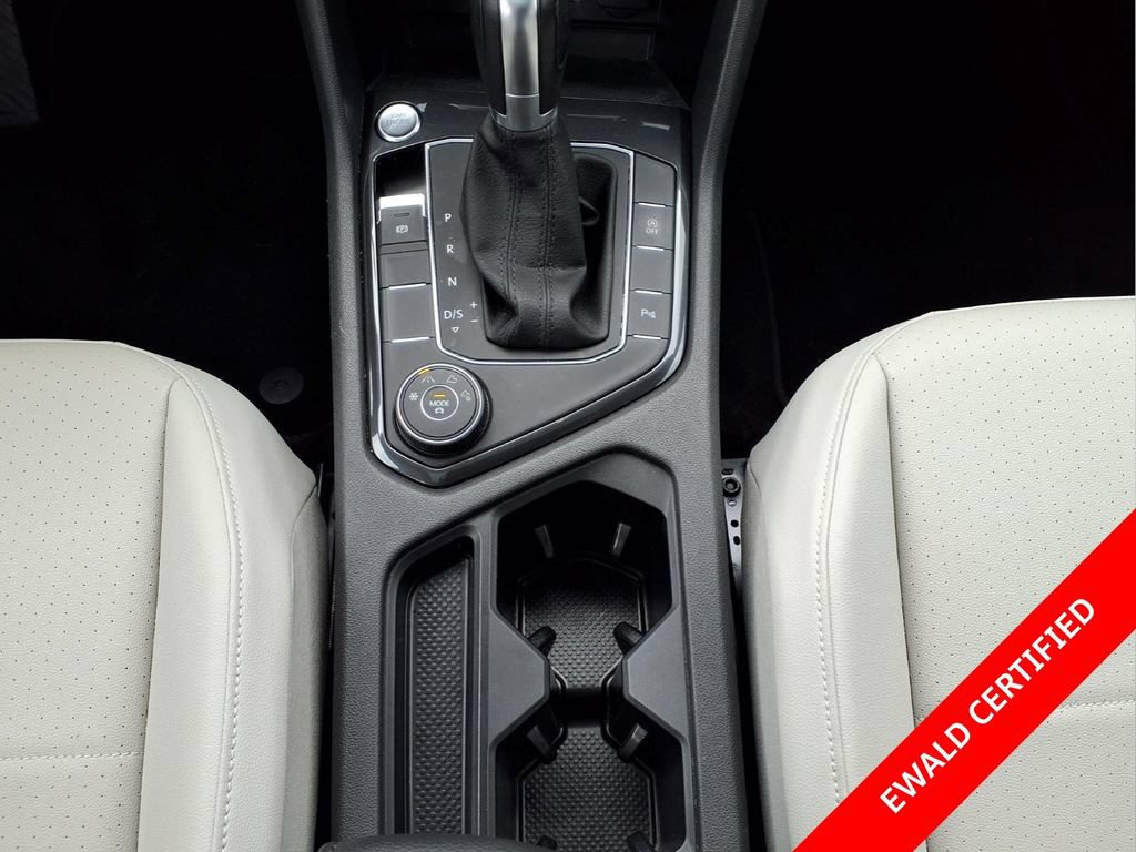 Used 2019 Volkswagen Tiguan SEL w/ 3rd Row Seat Package AWD/4WD image 24