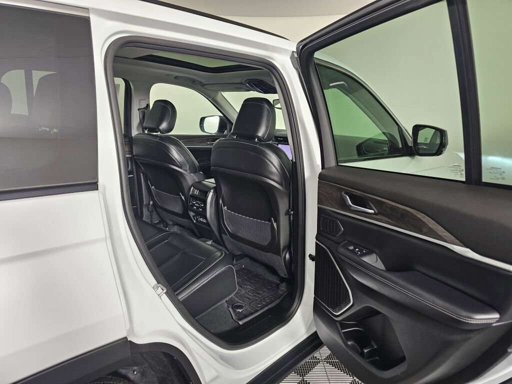 Used 2022 Jeep Grand Cherokee Limited 4xe w/ MOPAR Finishing Package image 36