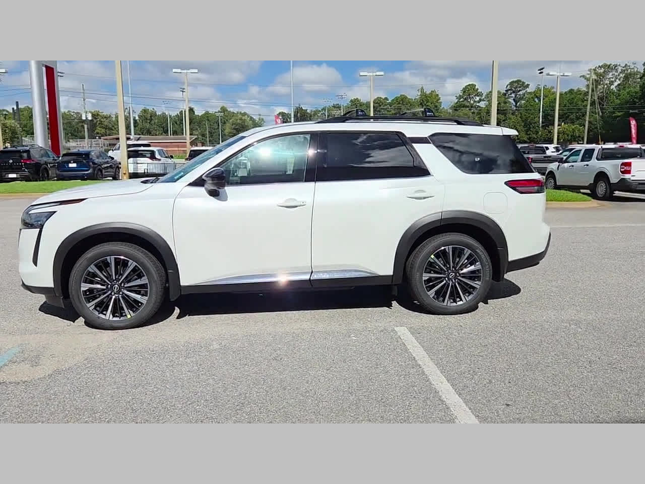 New 2026 Nissan Pathfinder Platinum FWD image 26