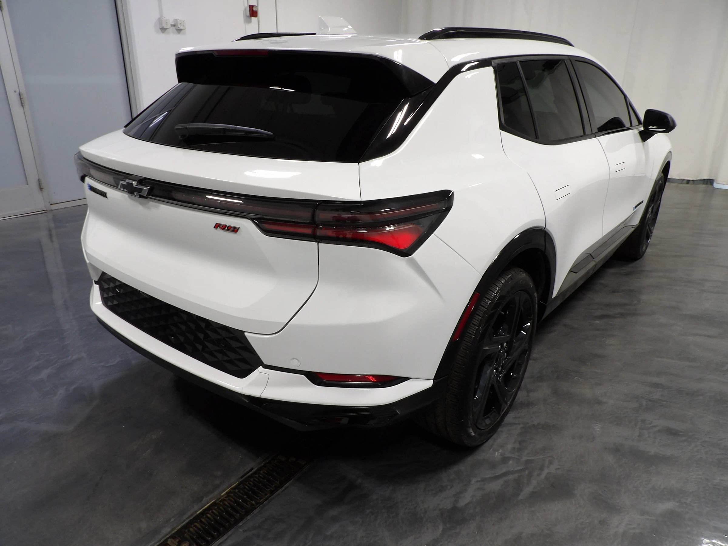 Used 2024 Chevrolet Equinox EV RS FWD image 8