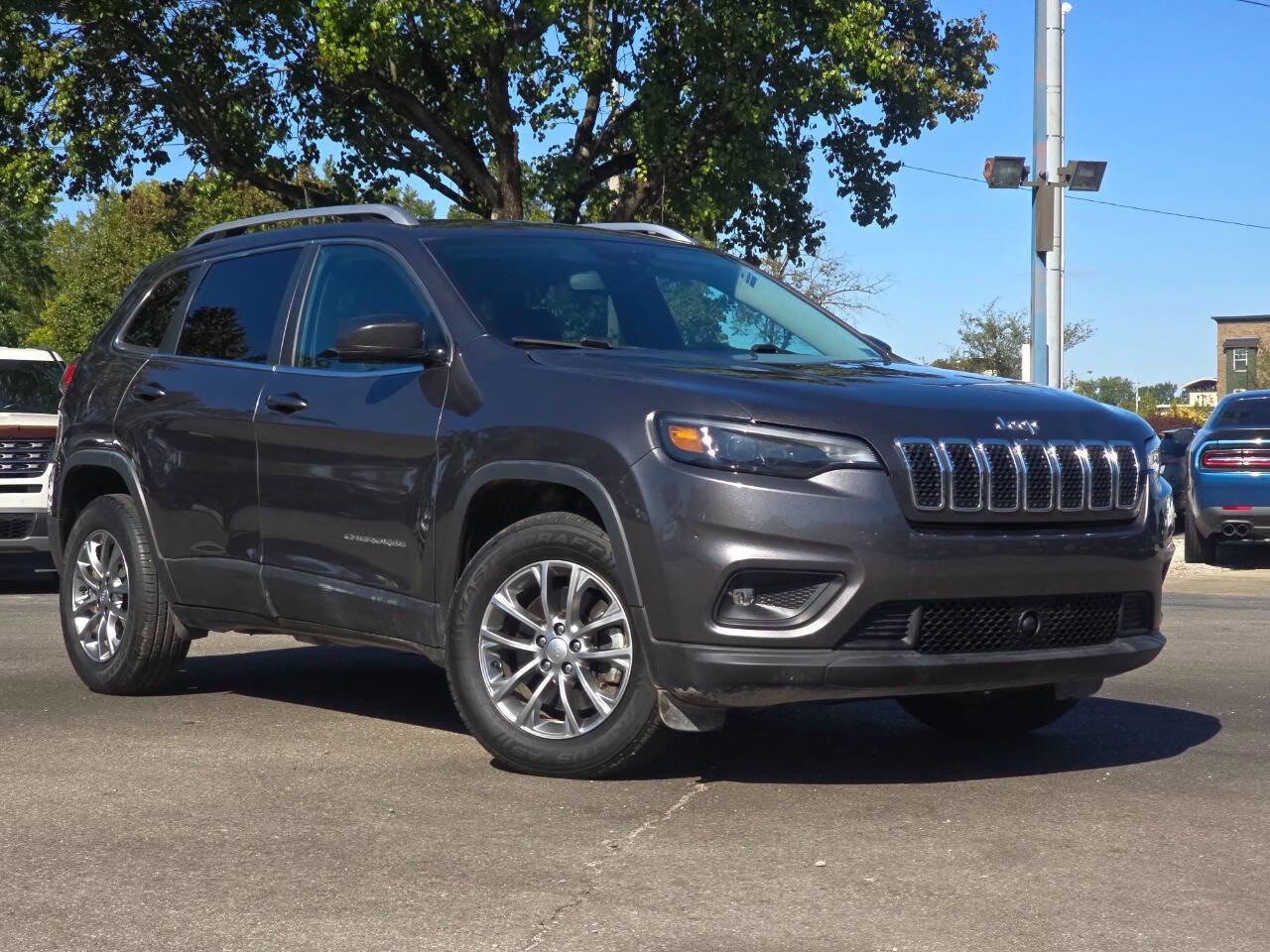 Used 2021 Jeep Cherokee Latitude Lux image 2