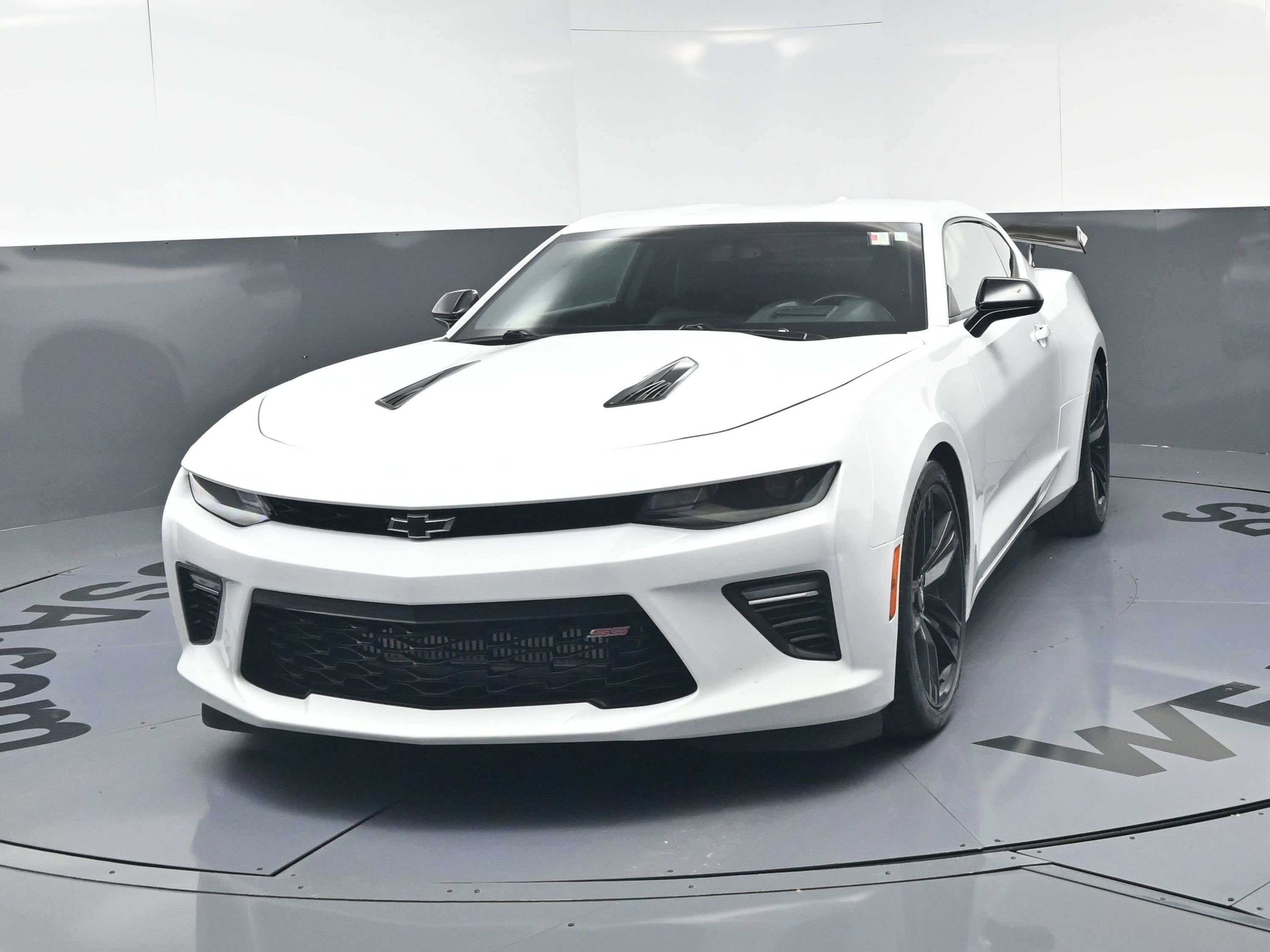 Used 2018 Chevrolet Camaro SS w/ Redline Edition RWD image 11