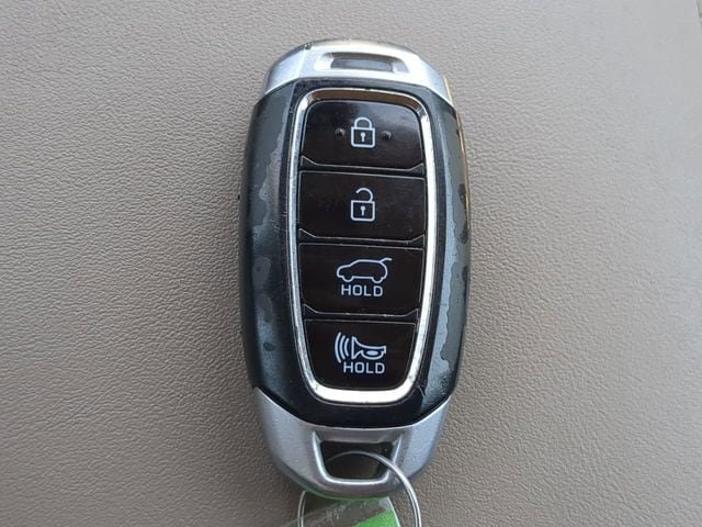 Used 2020 Hyundai Santa Fe Limited AWD/4WD image 29