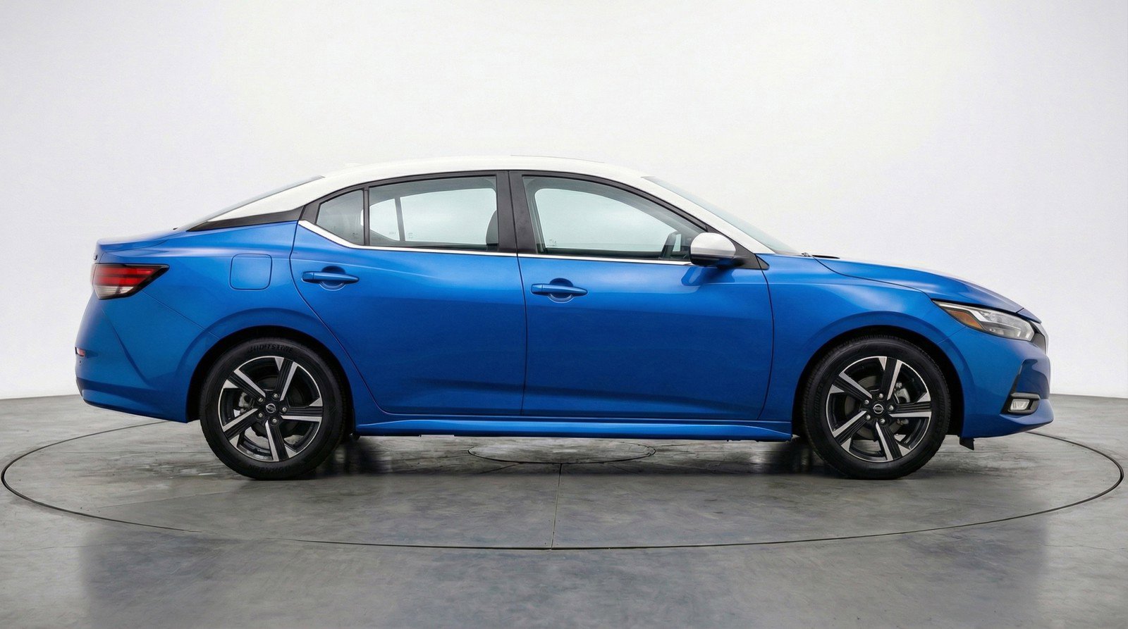 Used 2025 Nissan Sentra SV FWD image 11