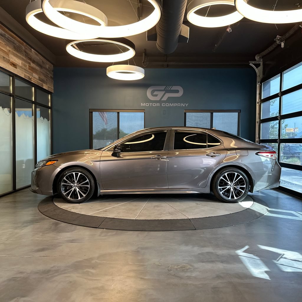Used 2020 Toyota Camry SE w/ Moonroof Package AWD/4WD image 6