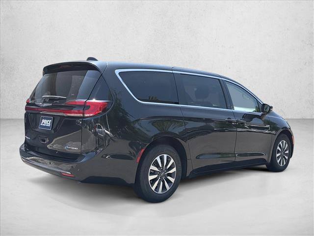 Used 2023 Chrysler Pacifica Touring-L FWD image 5