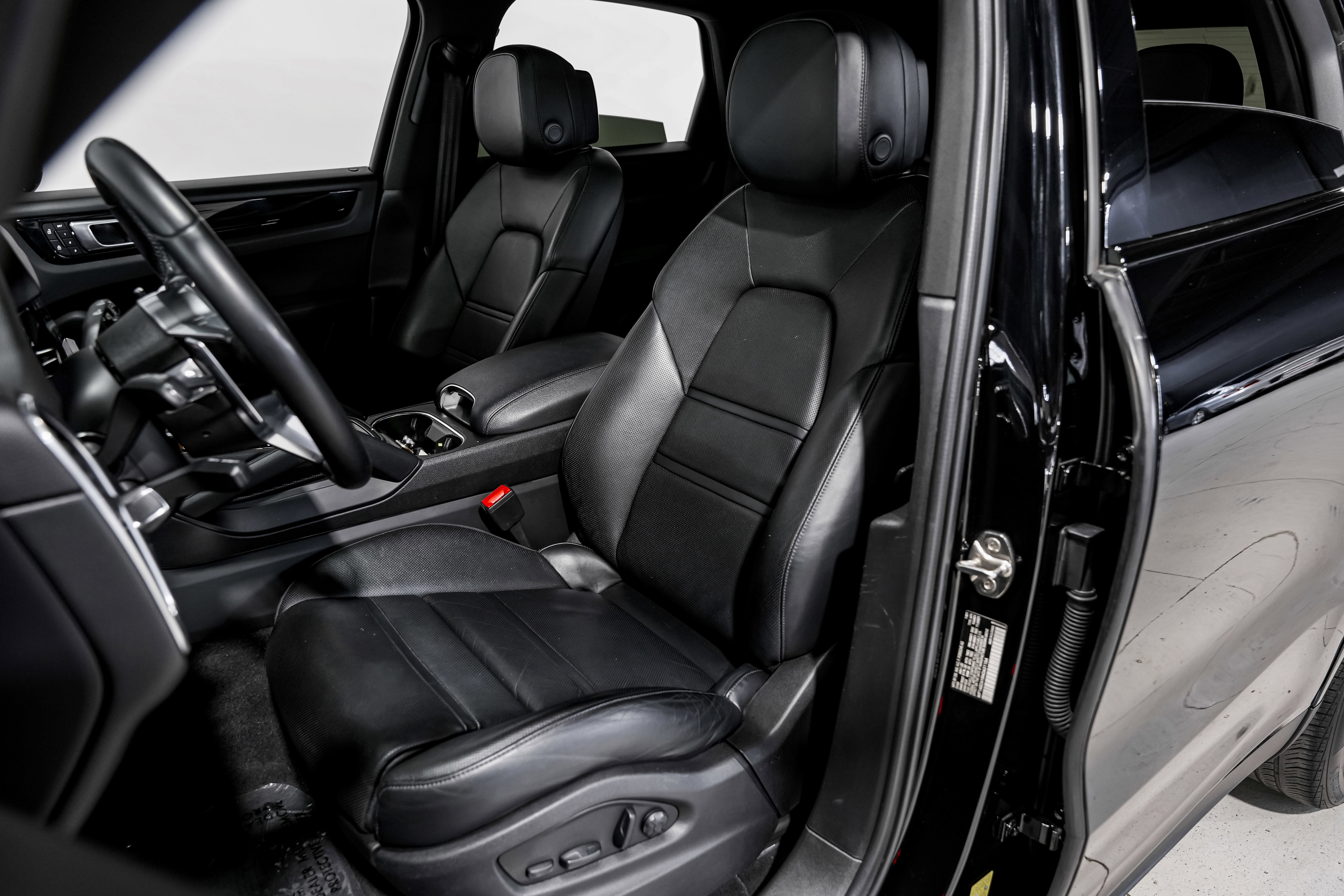 Used 2022 Porsche Cayenne S image 21