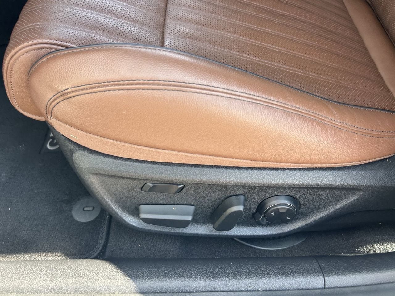 Used 2021 Genesis G70 3.3T RWD image 30