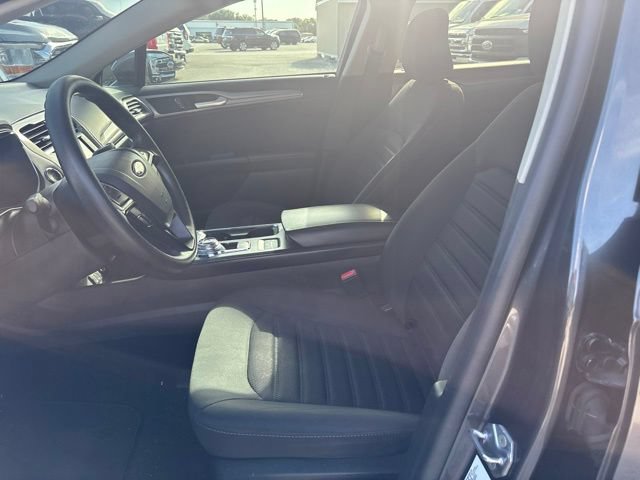 Used 2020 Ford Fusion SE FWD image 9