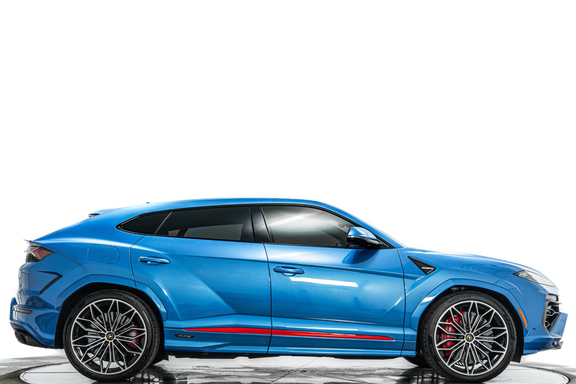 Used 2025 Lamborghini Urus SE image 2