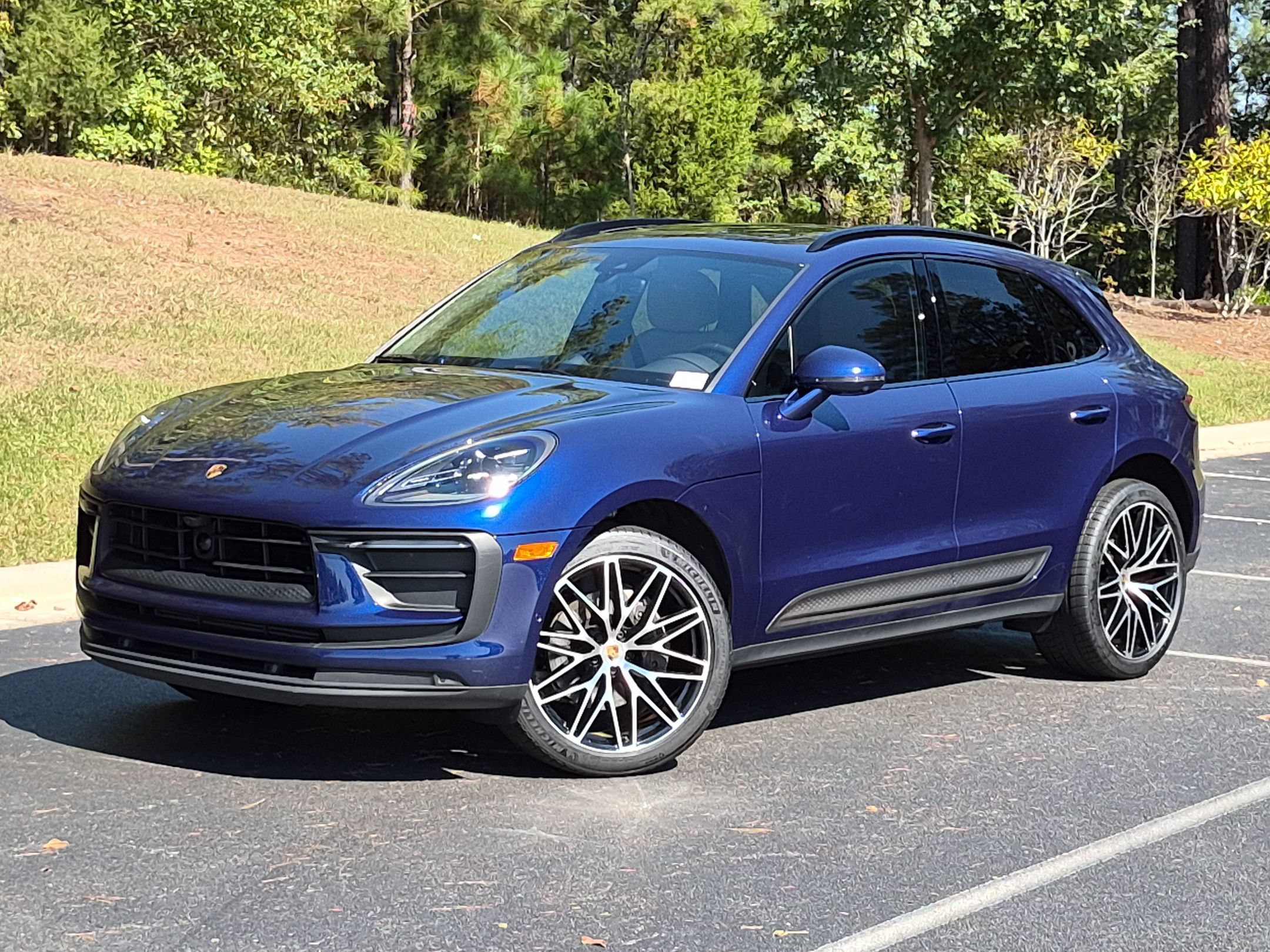 Certified 2024 Porsche Macan AWD/4WD image 1