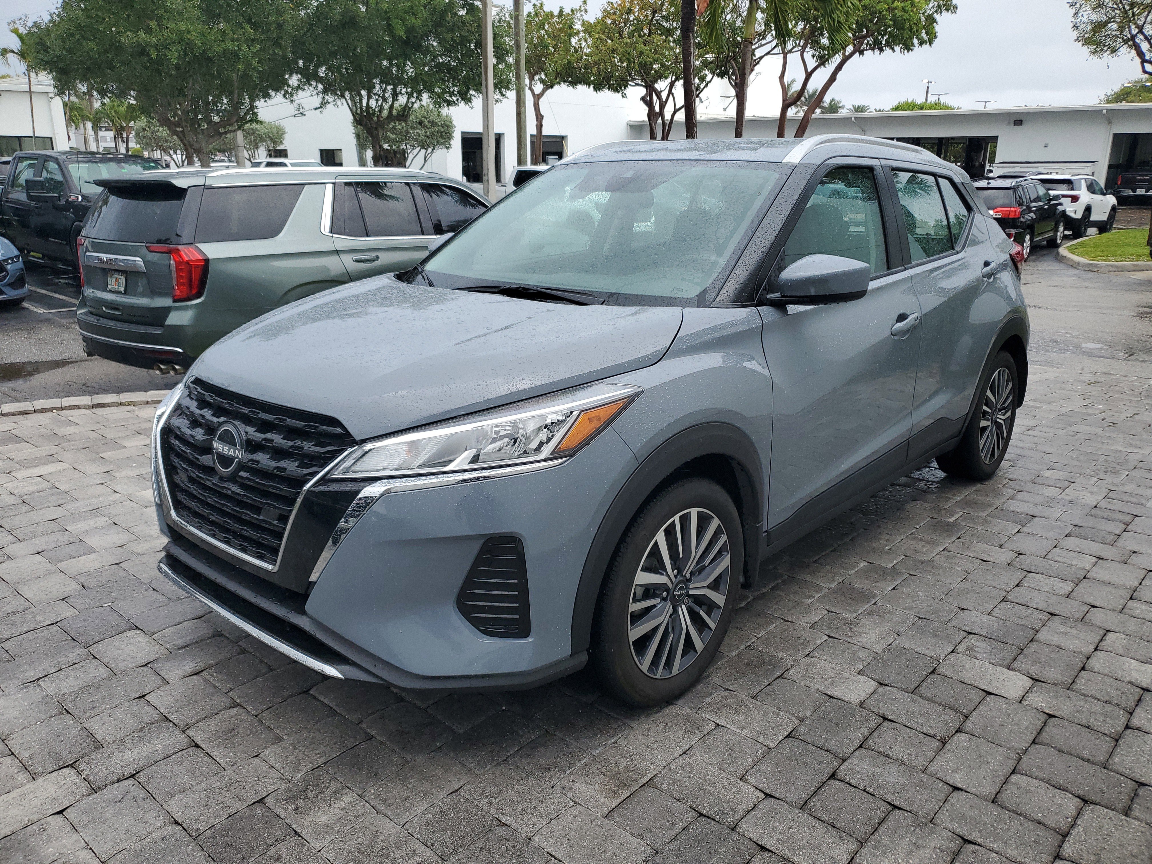 Used 2024 Nissan Kicks SV FWD image 3