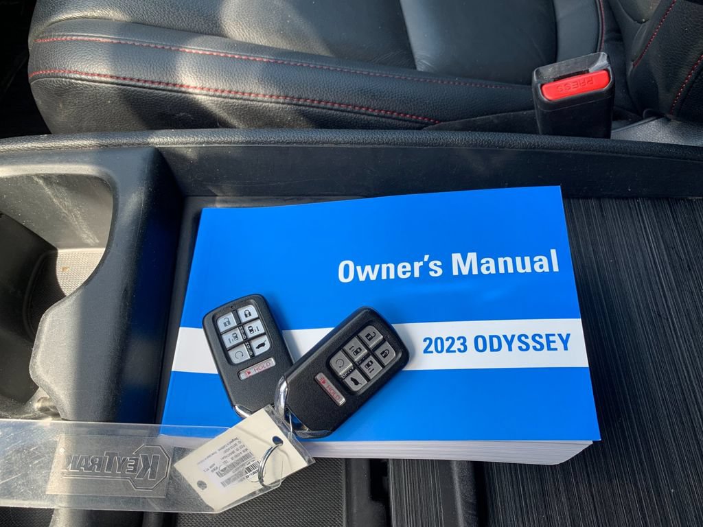 Used 2023 Honda Odyssey Sport image 9