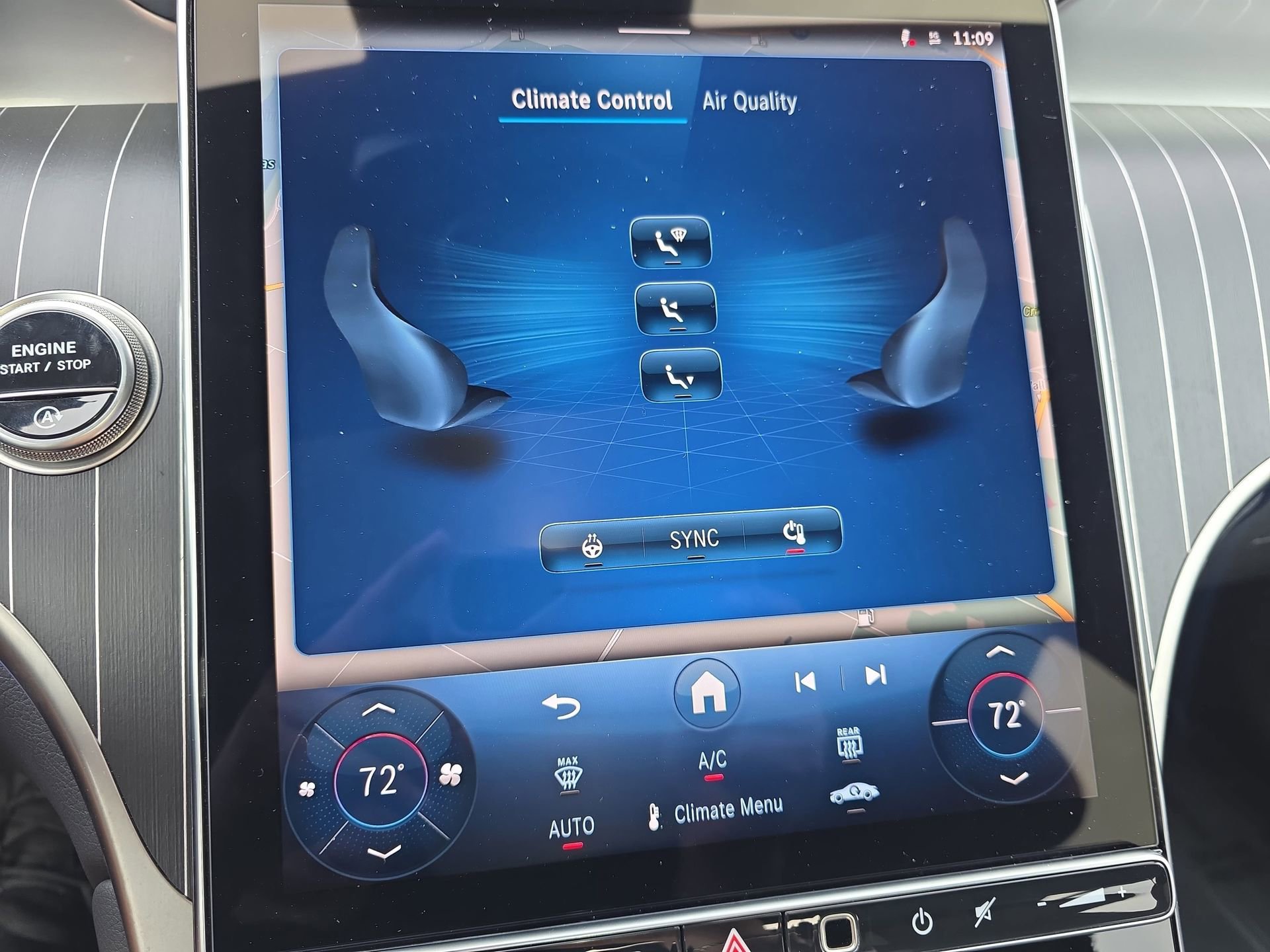 Used 2025 Mercedes-Benz GLC 300 4MATIC image 24