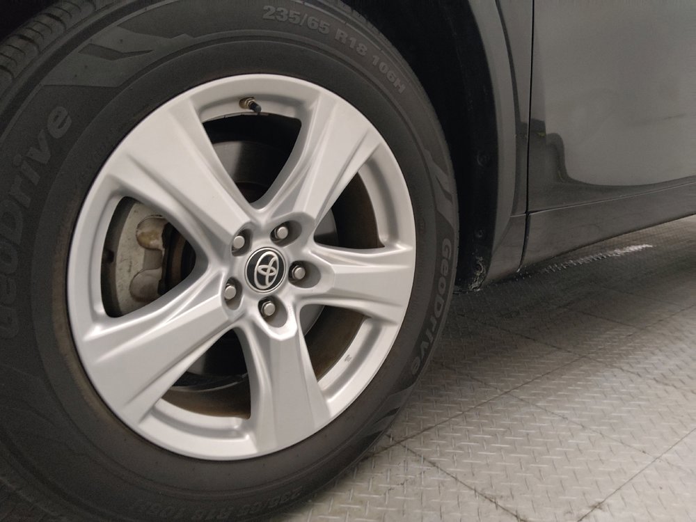 Used 2021 Toyota Highlander L FWD image 31