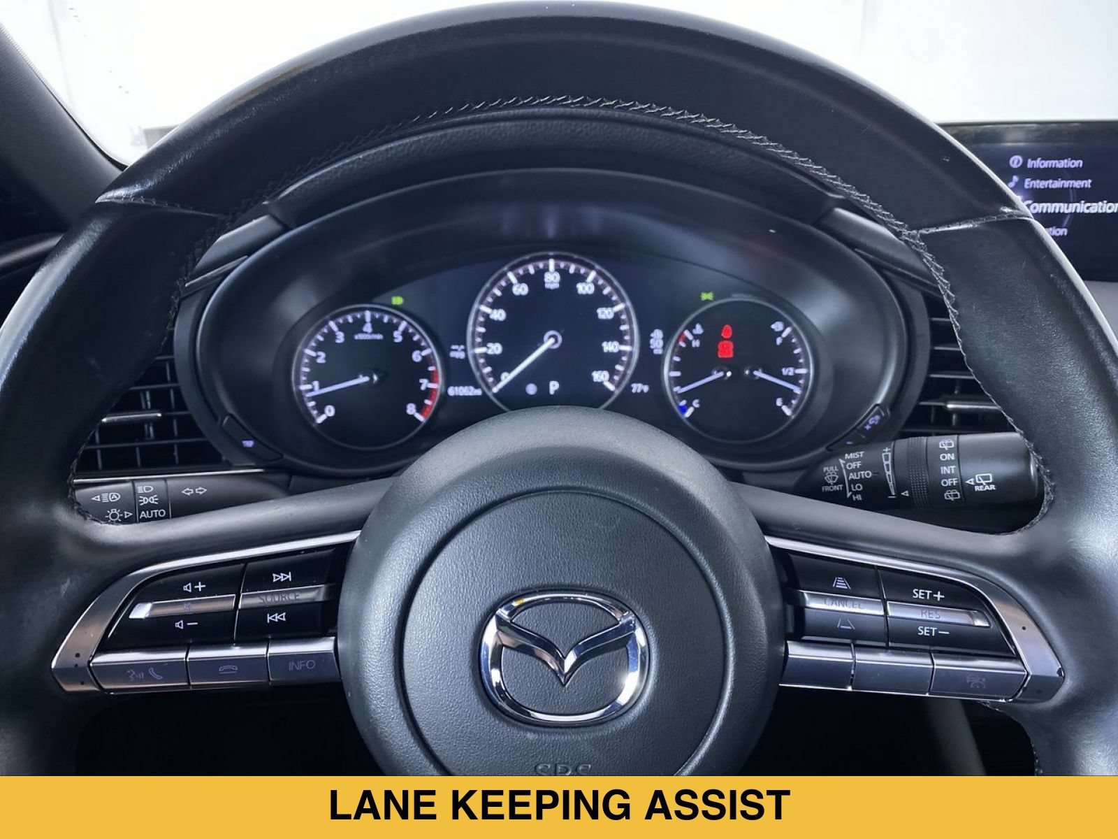 Used 2019 MAZDA MAZDA3 Hatchback w/ Preferred Package FWD image 3