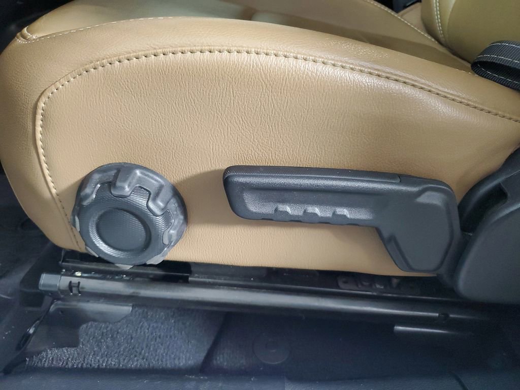 Used 2020 Jeep Wrangler Unlimited Sahara image 18