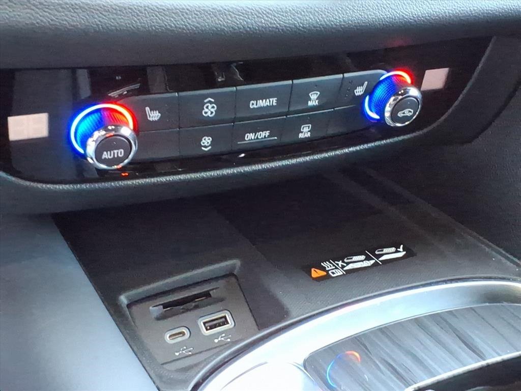 Used 2023 Buick Enclave Essence image 19