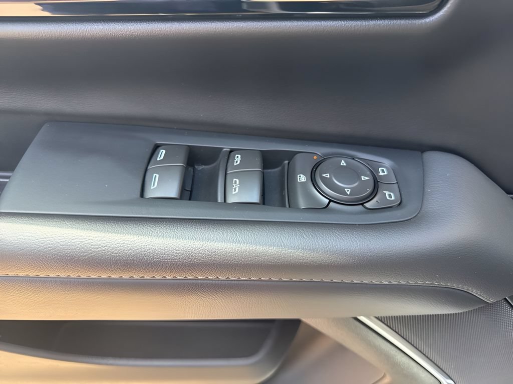 Used 2025 Chevrolet Suburban Z71 AWD/4WD image 15