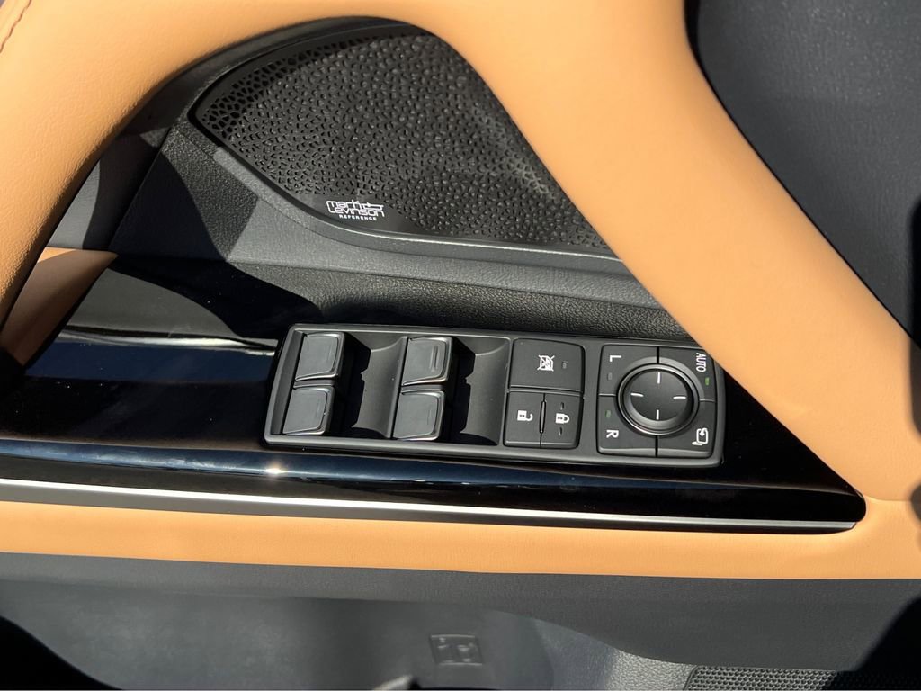 New 2025 Lexus LX 600 4WD w/ Luxury Package image 13