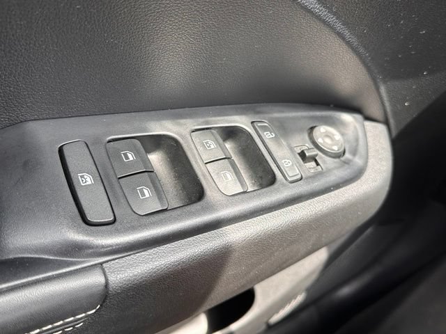 Used 2022 Hyundai Venue Limited w/ Cargo Package FWD image 17