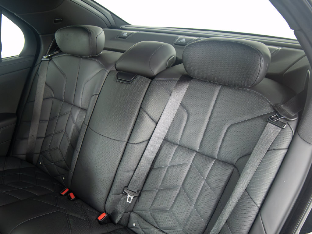 Used 2023 BMW 760i xDrive AWD/4WD image 46