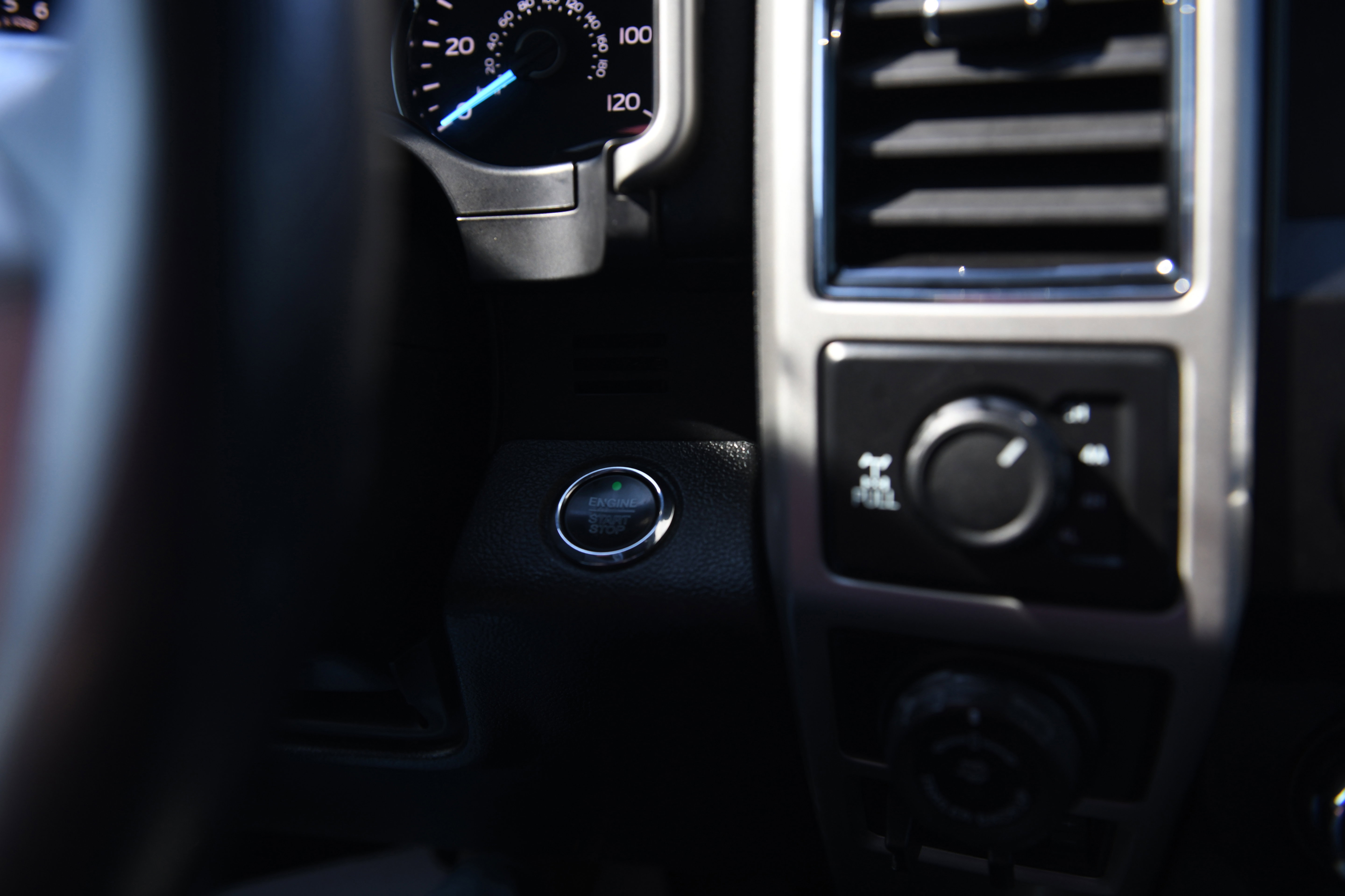 Used 2019 Ford F150 Lariat image 25