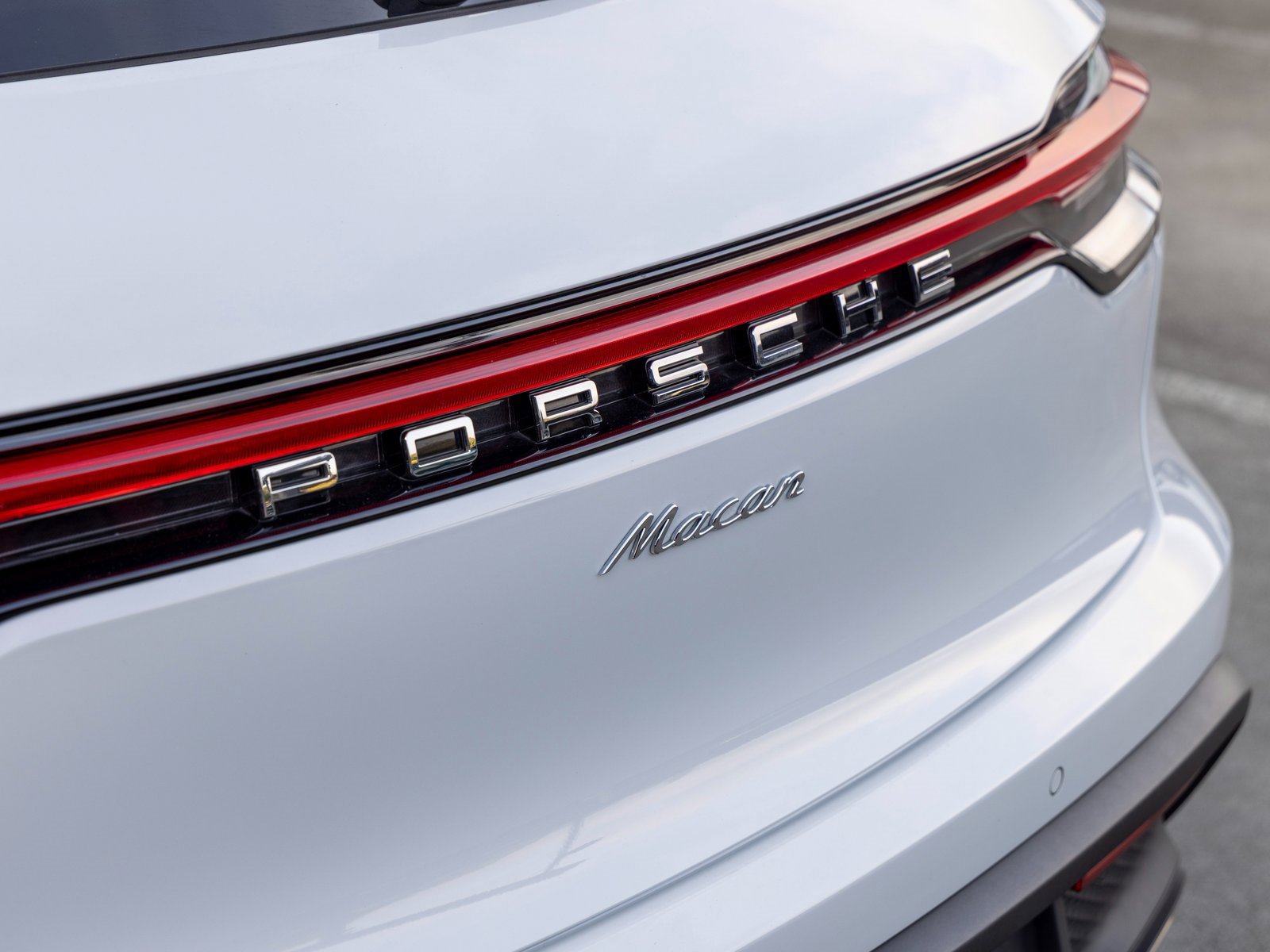Certified 2025 Porsche Macan image 19