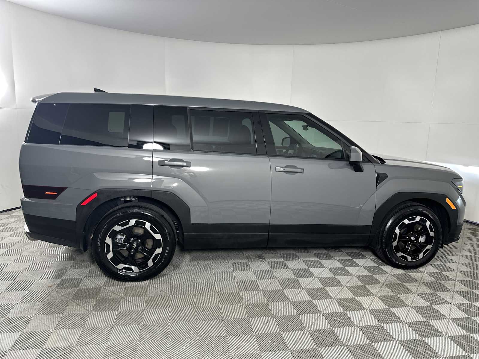 Used 2025 Hyundai Santa Fe SE FWD image 9