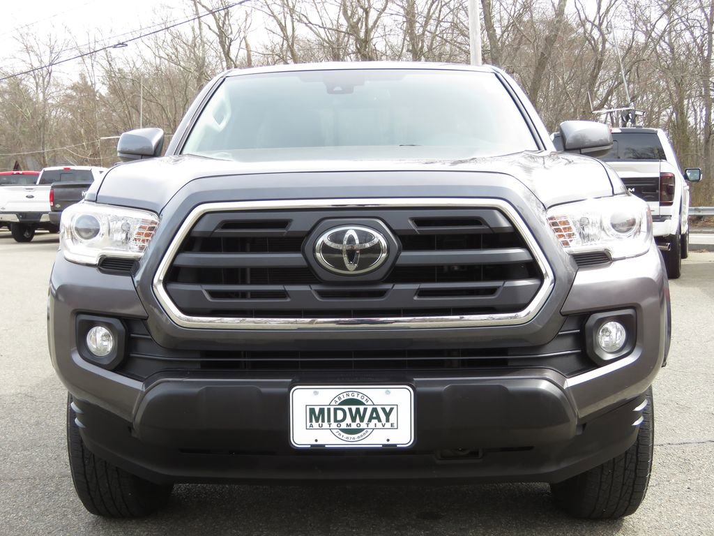 Used 2019 Toyota Tacoma SR5 AWD/4WD image 2
