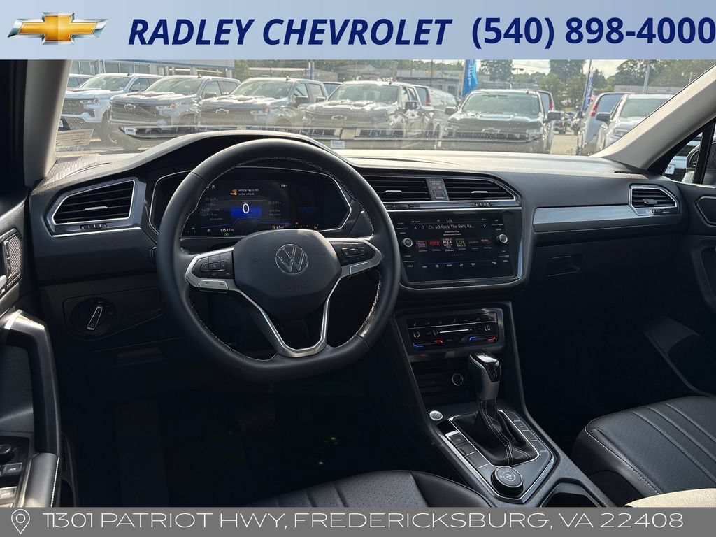 Used 2024 Volkswagen Tiguan SE w/ Panoramic Sunroof Package AWD/4WD image 21