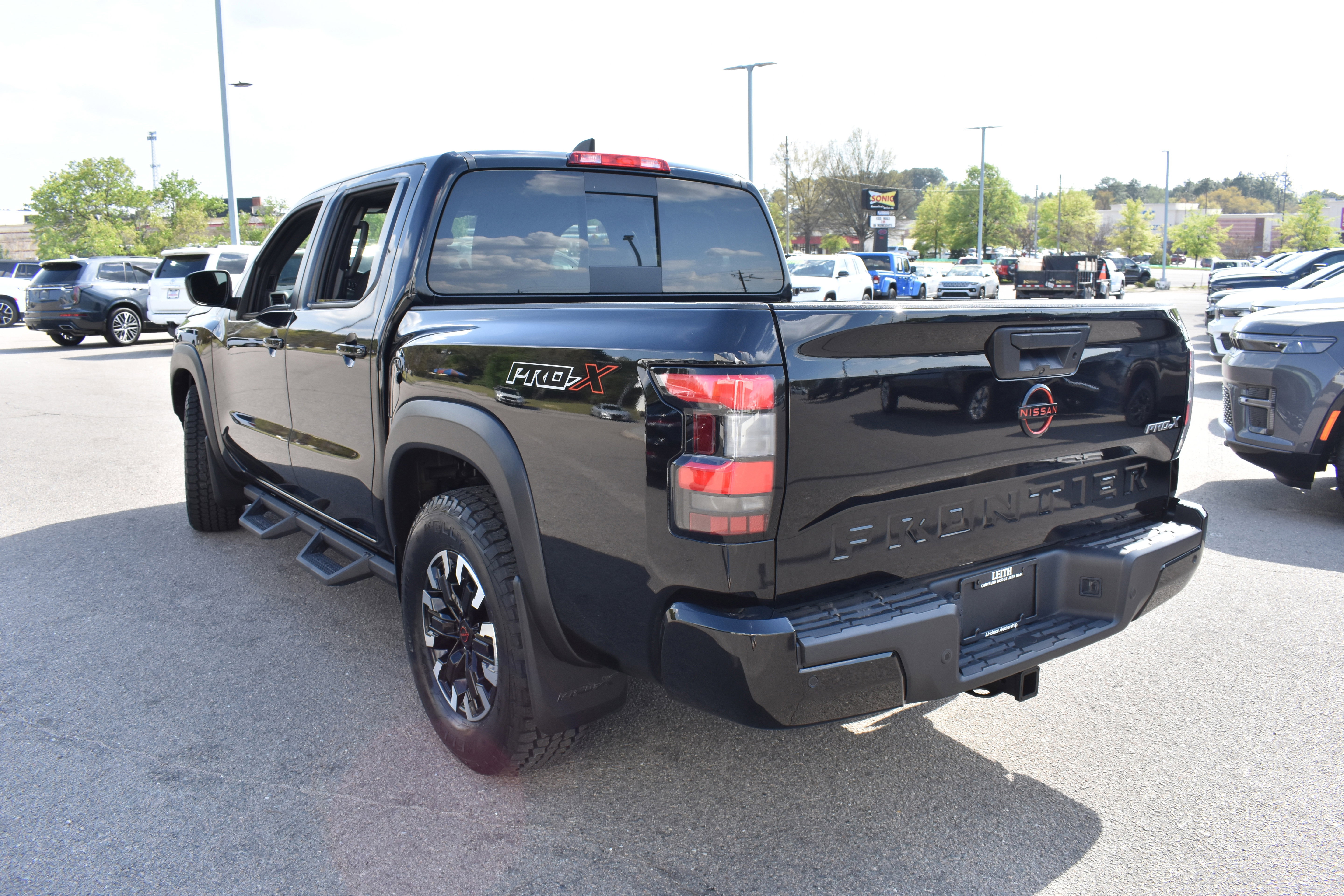 Used 2023 Nissan Frontier Pro-X w/ Technology Package image 7