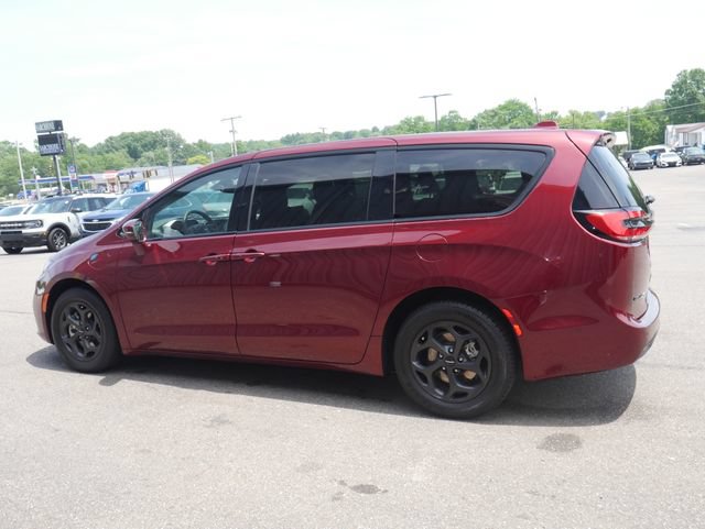 Used 2022 Chrysler Pacifica Limited w/ Uconnect Theater Family Group FWD image 10