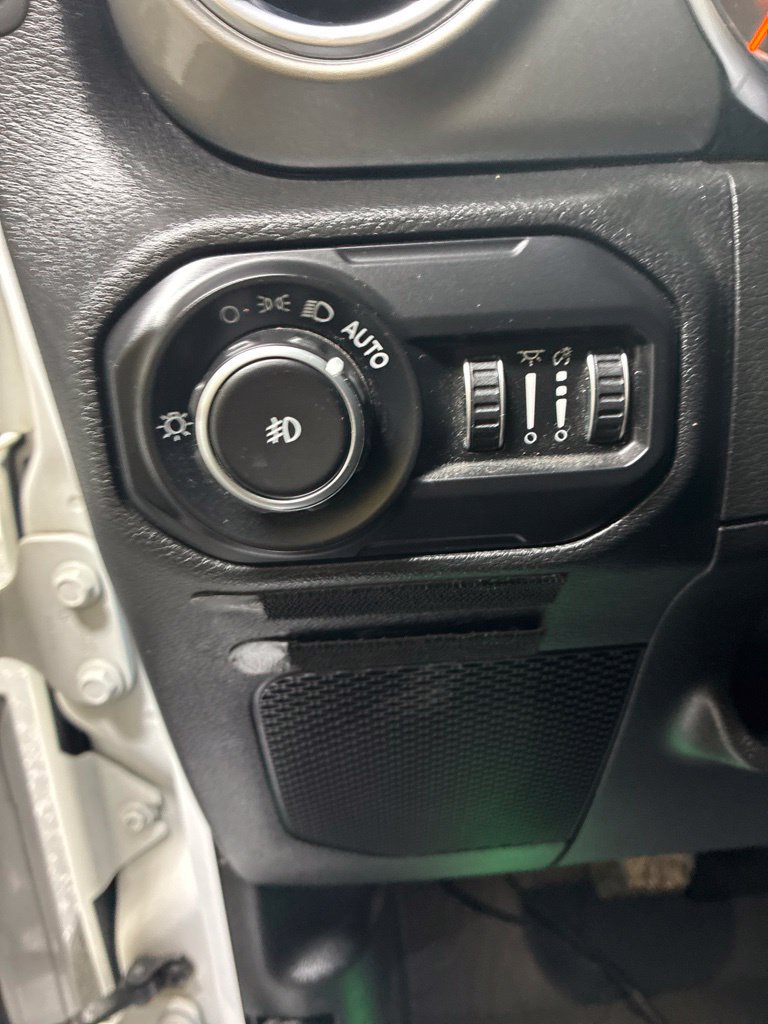 Used 2021 Jeep Wrangler Unlimited Sahara w/ Cold Weather Group AWD/4WD image 13