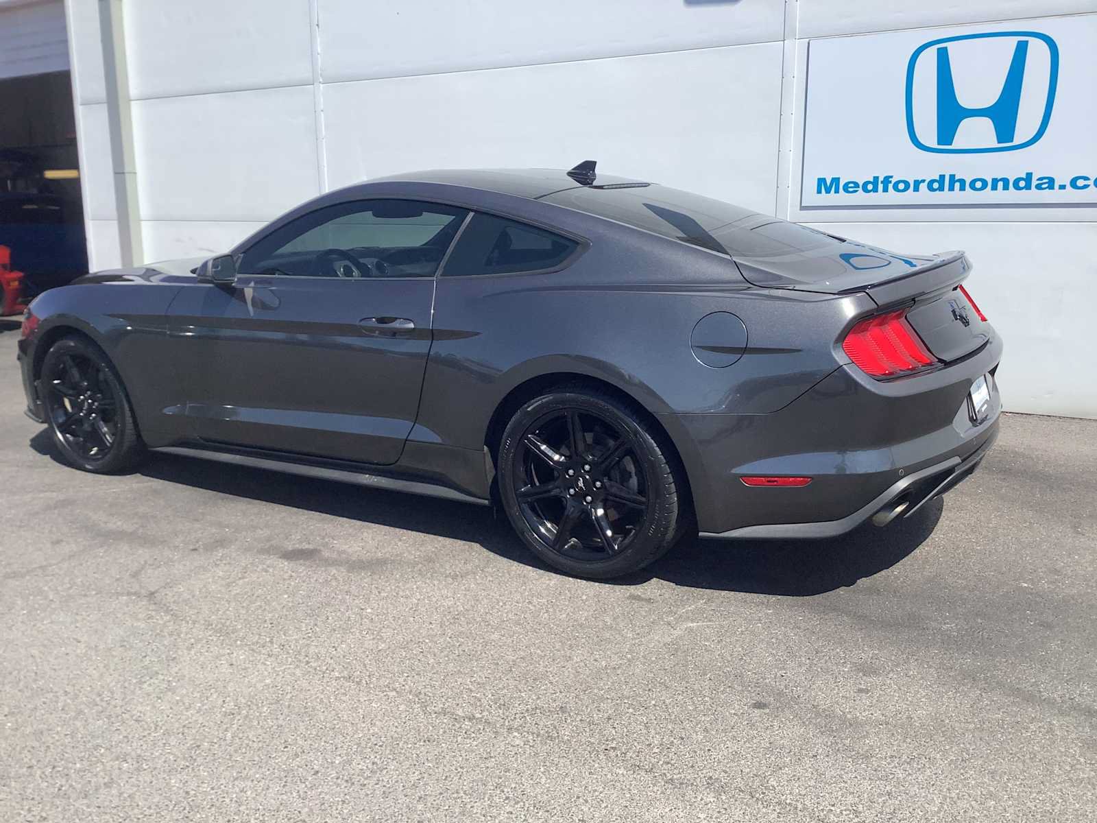 Used 2020 Ford Mustang Premium w/ Black Accent Package RWD image 4