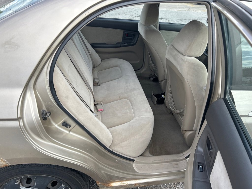 Used 2005 Kia Spectra LX FWD image 11
