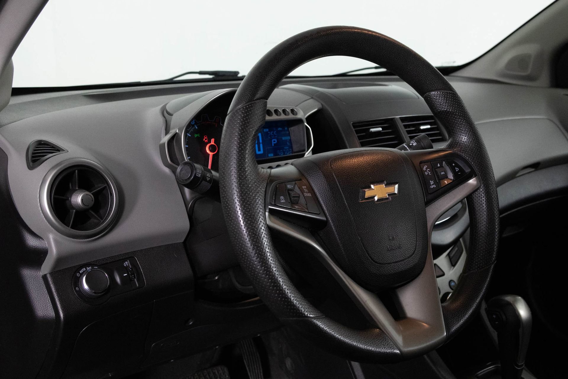 Used 2014 Chevrolet Sonic LT image 31