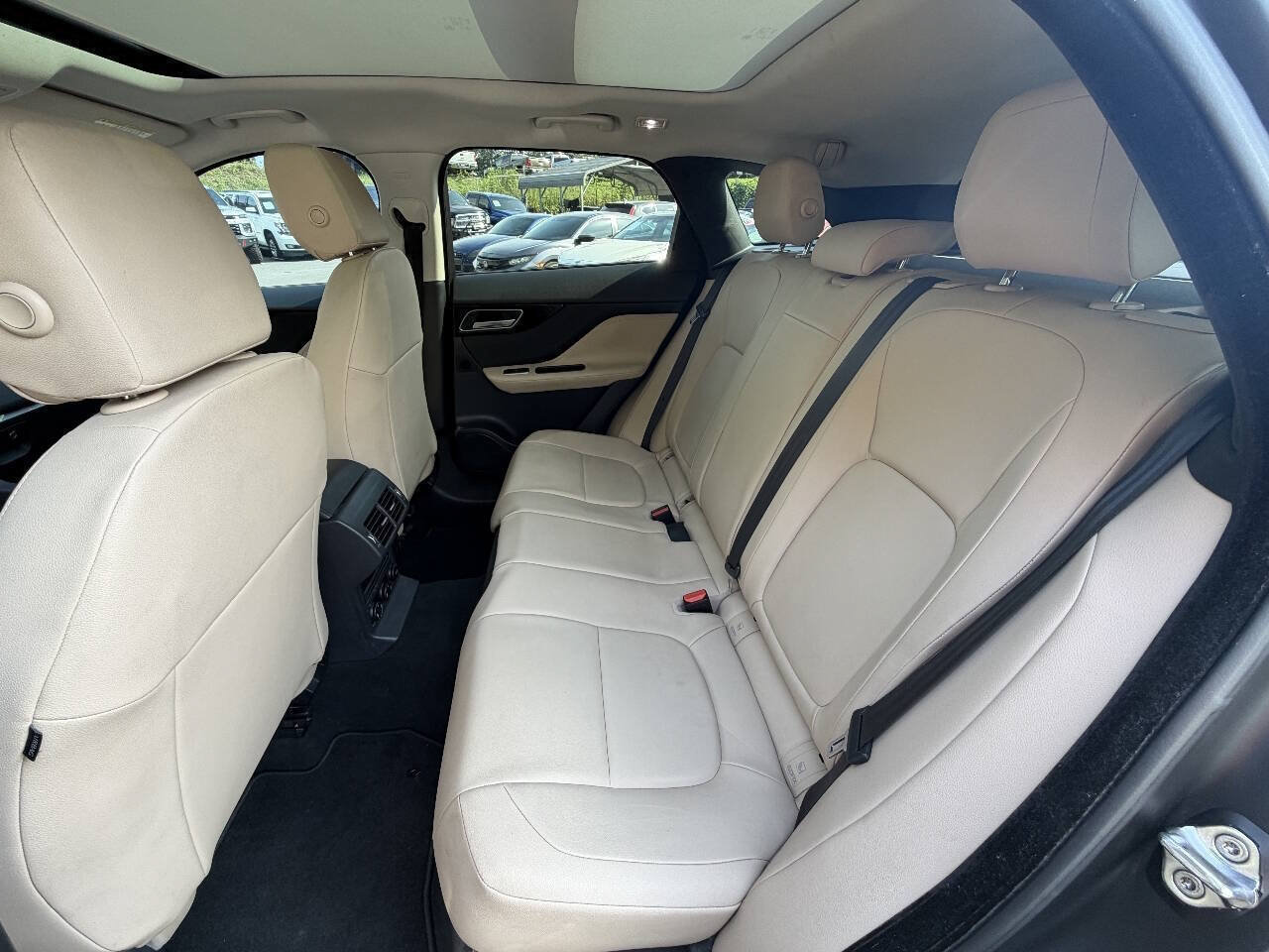 Used 2018 Jaguar F-PACE Premium AWD/4WD image 8
