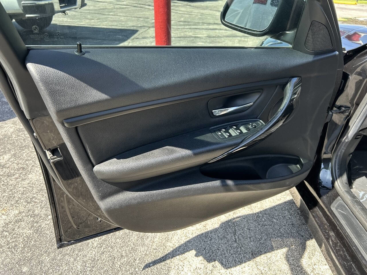 Used 2015 BMW 320i xDrive Sedan AWD/4WD image 8
