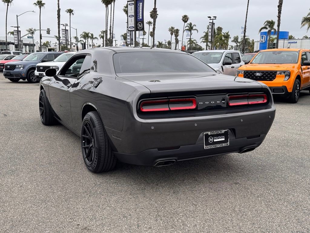 Used 2017 Dodge Challenger SXT RWD image 10