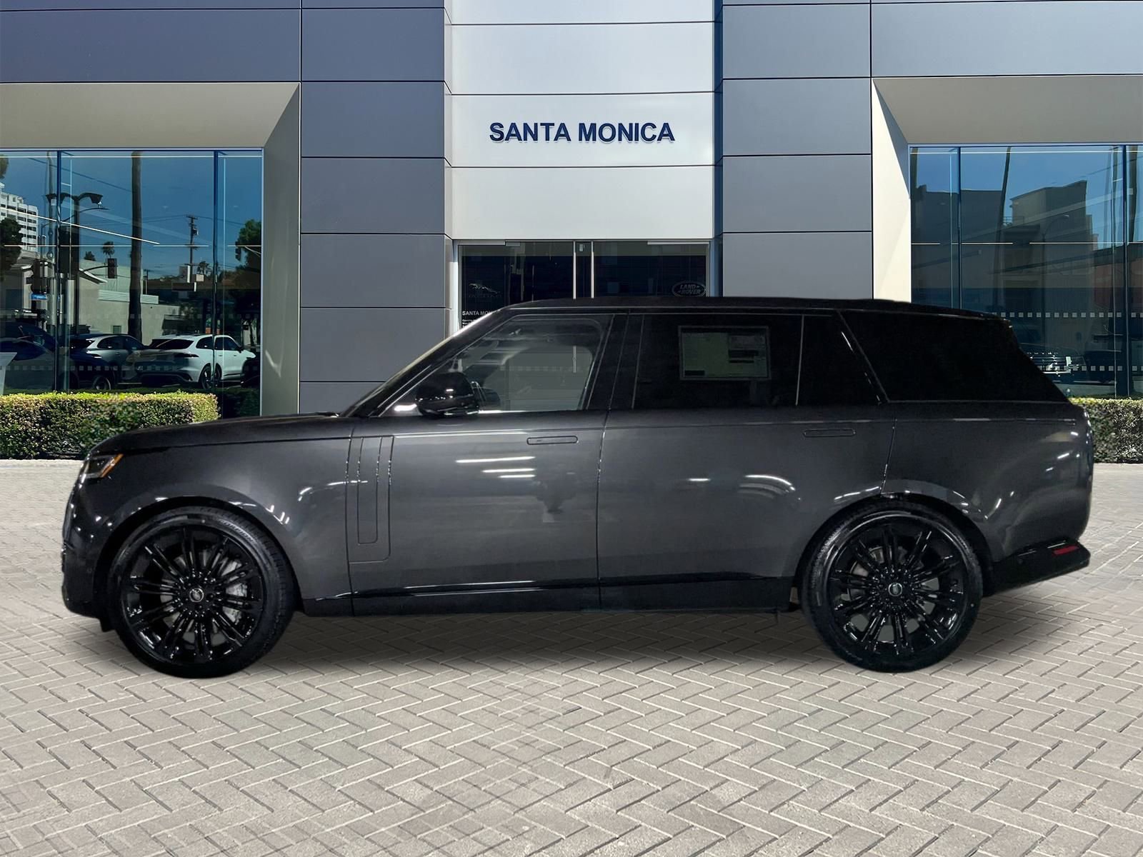 New 2025 Land Rover Range Rover Long Wheelbase SE image 5