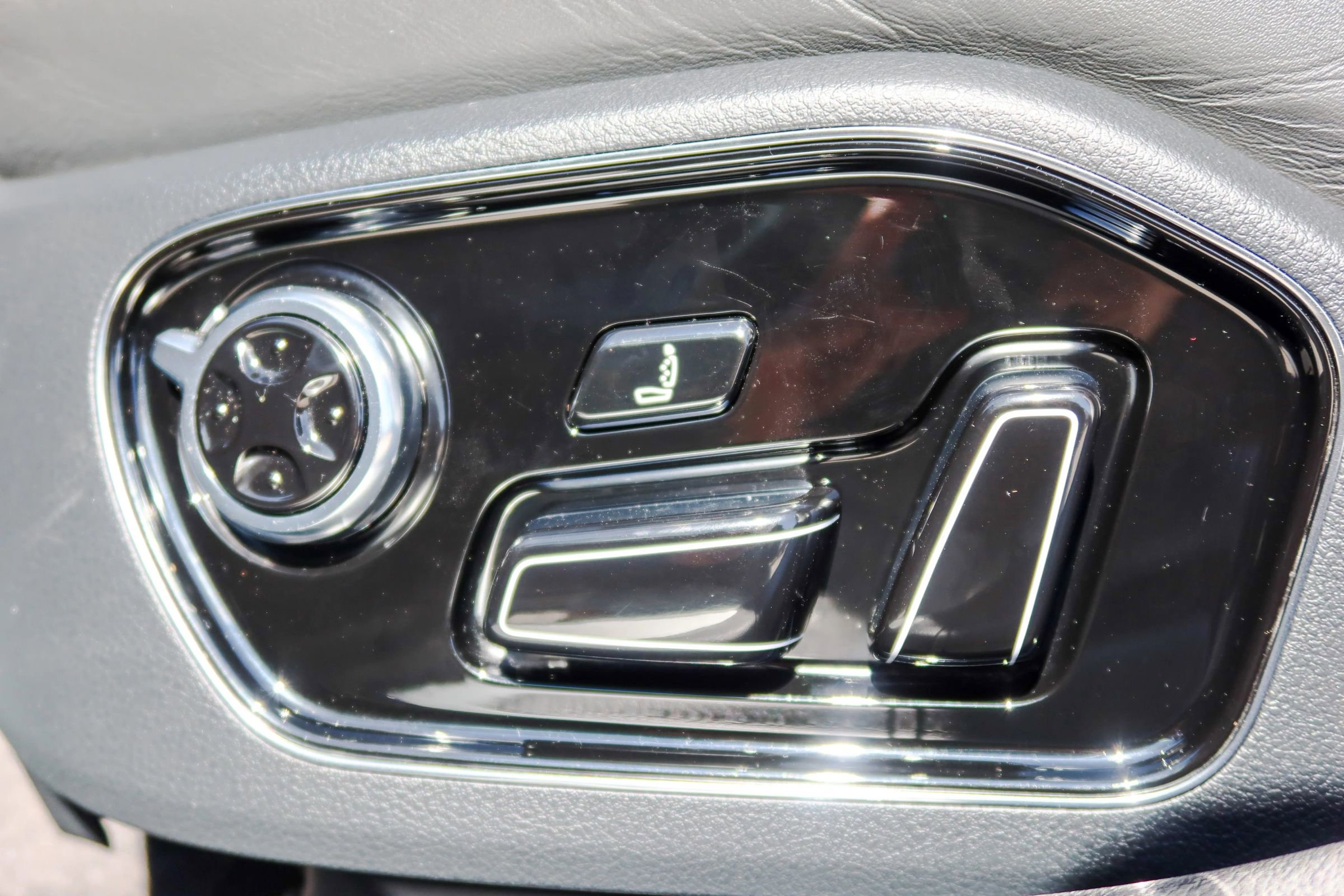 Used 2014 Audi A8 L 4.0T AWD/4WD image 16
