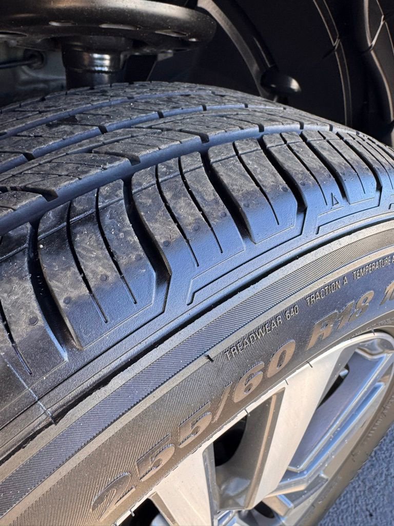 Used 2025 Nissan Pathfinder SL image 32