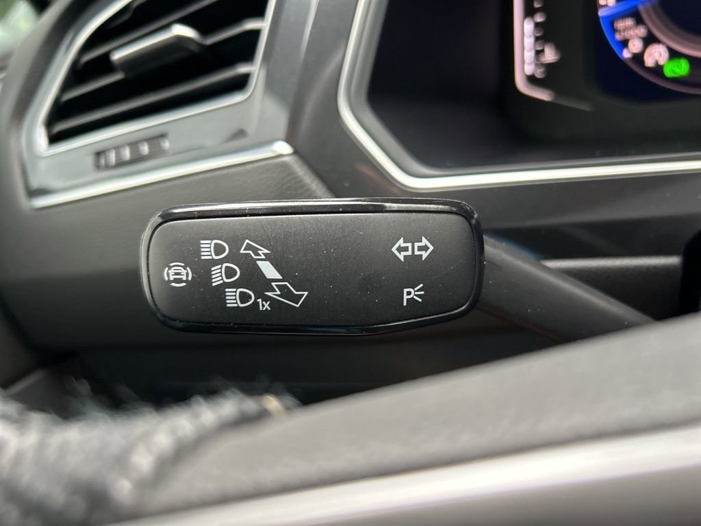 Used 2022 Volkswagen Tiguan SEL R-Line image 29