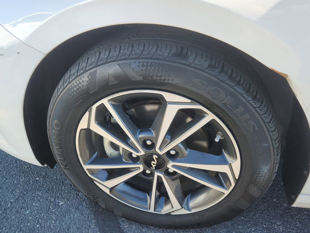 Used 2023 Kia Forte LXS image 17